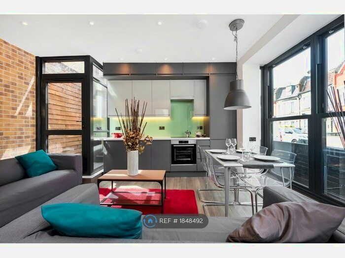 2 Bedroom Semi-Detached House To Rent In Harringay Road, London, N15