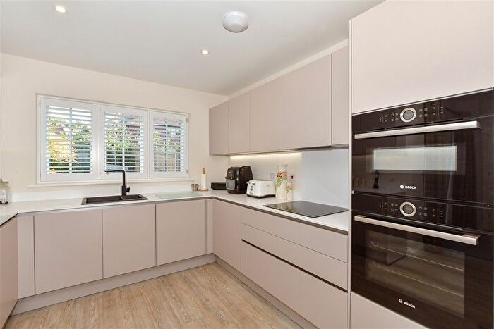 3 Bedroom Semi-detached House For Sale In Hawthornden Grove, Yalding, Maidstone, Kent, ME18