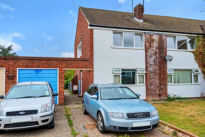 2 Bedroom Apartment To Rent In Green Acre, Aylesbury, HP21