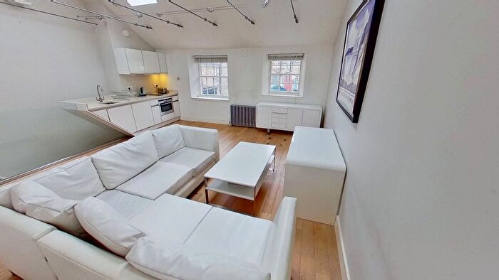 2 Bedroom Flat To Rent In Gloucester Square, Edinburgh, EH3