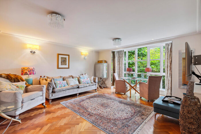2 Bedroom Flat For Sale In Oriel Drive, Harrods Village, SW13