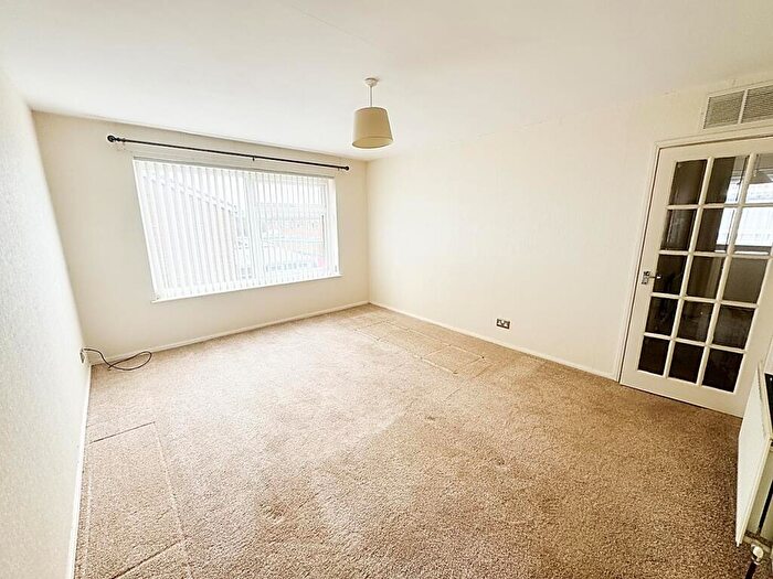 2 Bedroom Apartment For Sale In Hadrian Park, Wallsend, NE28