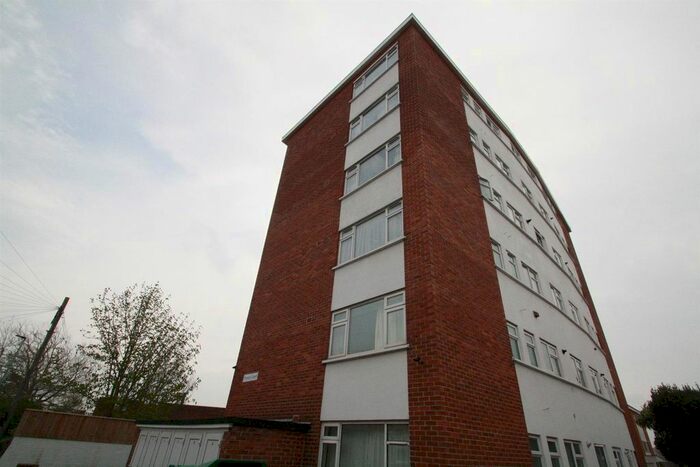 2 Bedroom Flat To Rent In Barrack Road, St. Leonards, Exeter, EX2