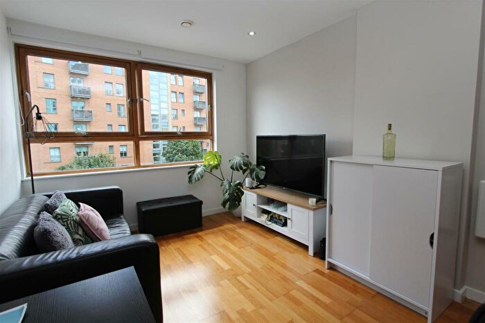 1 Bedroom Flat To Rent In Gateway West, East Street, LS9