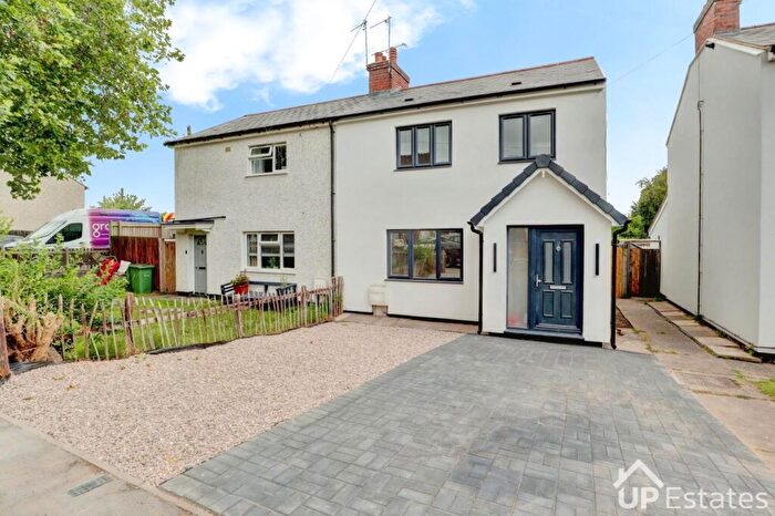 3 Bedroom Semi Detached House For Sale In Tomkinson Road, Stockingford, Nuneaton, CV10