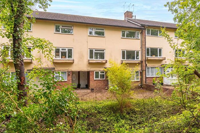 3 Bedroom Duplex For Sale In Coulser Close, Hemel Hempstead, HP1