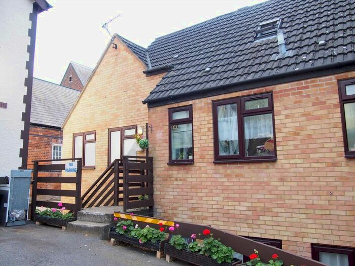 1 Bedroom Flat To Rent In Priory Avenue, High Wycombe, HP13