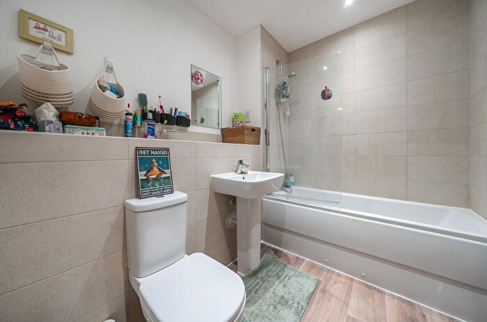 3 Bedroom Terraced House For Sale In Pinewood Way, Chichester, PO19