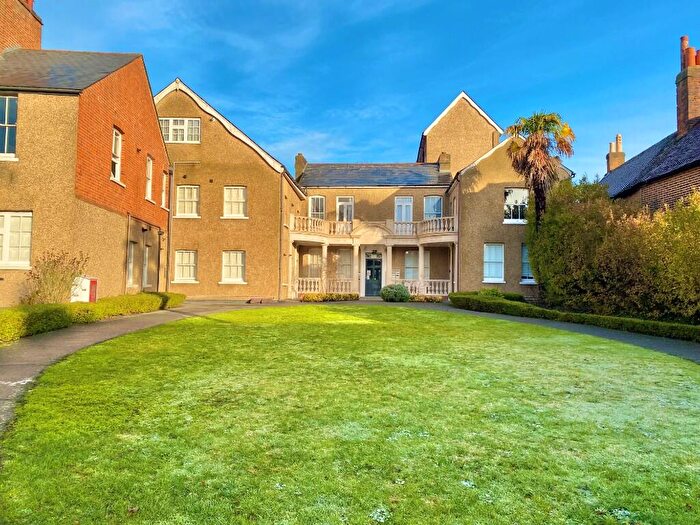 1 Bedroom Apartment For Sale In Wood Street, High Barnet, EN5