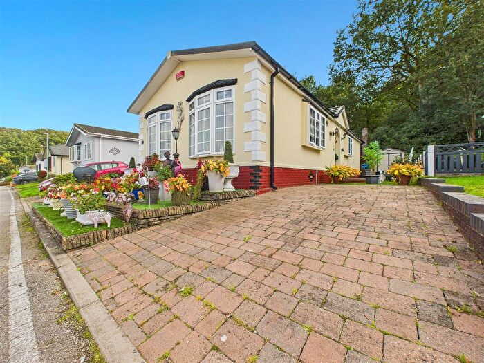 3 Bedroom Park Home For Sale In Lower Lodge Park, Rugeley Road, Armitage, Rugeley, WS15