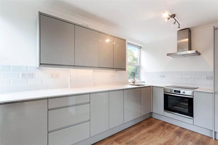 2 Bedroom Flat To Rent In Woodview Court, Queens Road, Weybridge, KT13