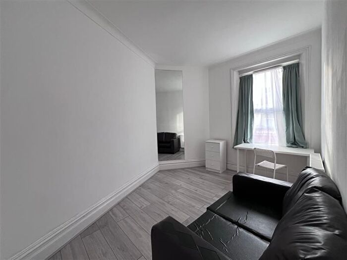 1 Bedroom Flat To Rent In West Green Road, London, N15