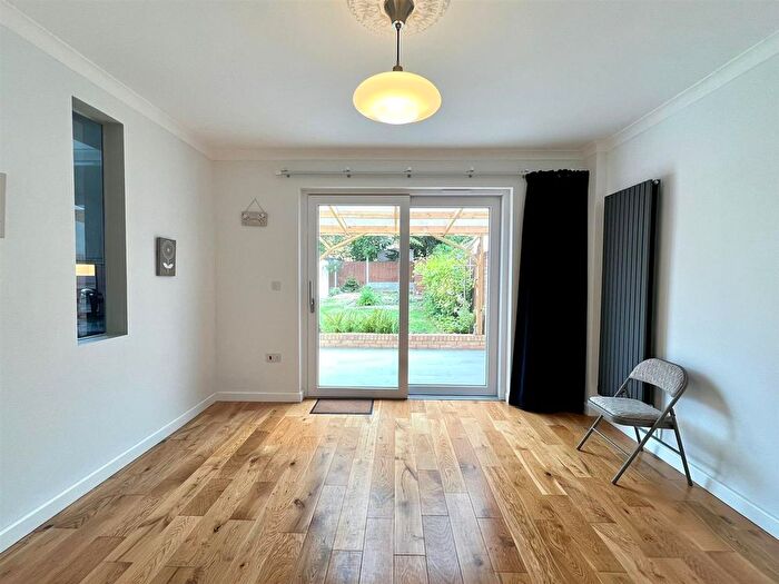 4 Bedroom Property To Rent In Brocket Way, Chigwell, IG7