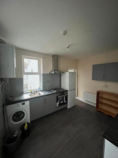 2 Bedroom Flat To Rent In Ninian Road, Cardiff, CF23