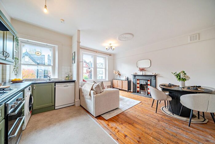 2 Bedroom Flat For Sale In Hopton Road, Streatham, London, SW16