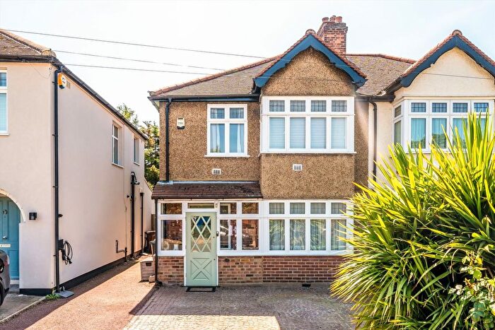 3 Bedroom Semi Detached House For Sale In Chestnut Grove, Isleworth, TW7