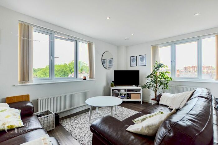 2 Bedroom Flat For Sale In Garratt Lane, London, SW18