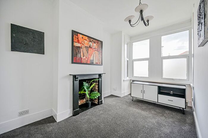 2 Bedroom Maisonette To Rent In Francis Road, Leyton, Leyton, London, E10