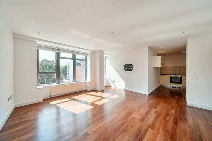 2 Bedroom Flat For Sale In The Broadway, Crouch End, London, N8