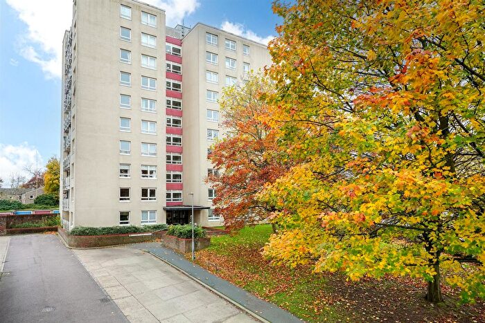 2 Bedroom Flat For Sale In Pelham Court, Leverstock Green, Hemel Hempstead, HP2