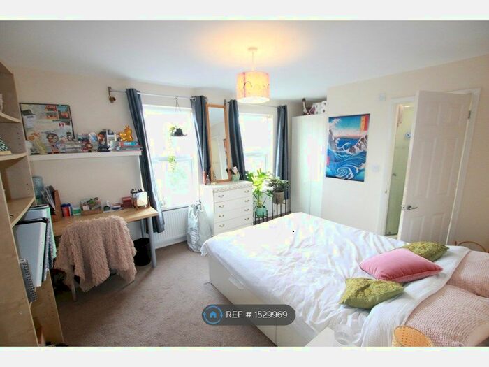 6 Bedroom Terraced House To Rent In College Road, Reading, RG6