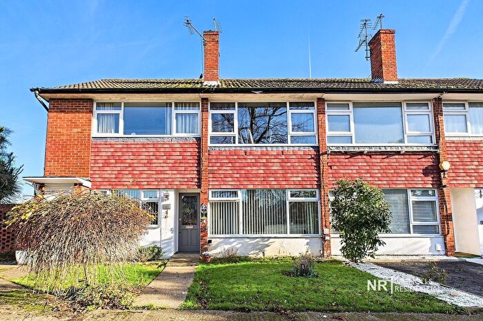 2 Bedroom Maisonette For Sale In French Street, Sunbury-On-Thames, Surrey., TW16