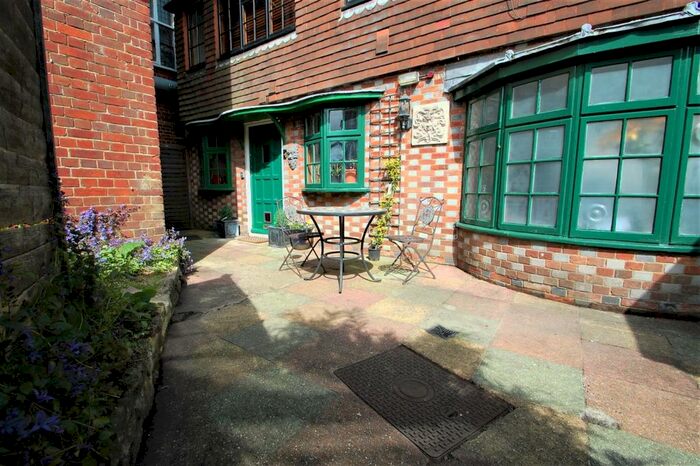 2 Bedroom Maisonette To Rent In Bowen Lane, Petersfield, GU31