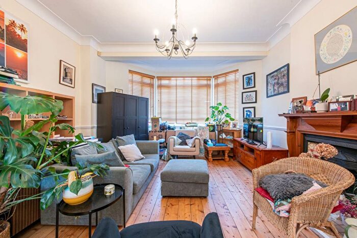 6 Bedroom Semi-detached House For Sale In Fordwych Road, Cricklewood, London, NW2