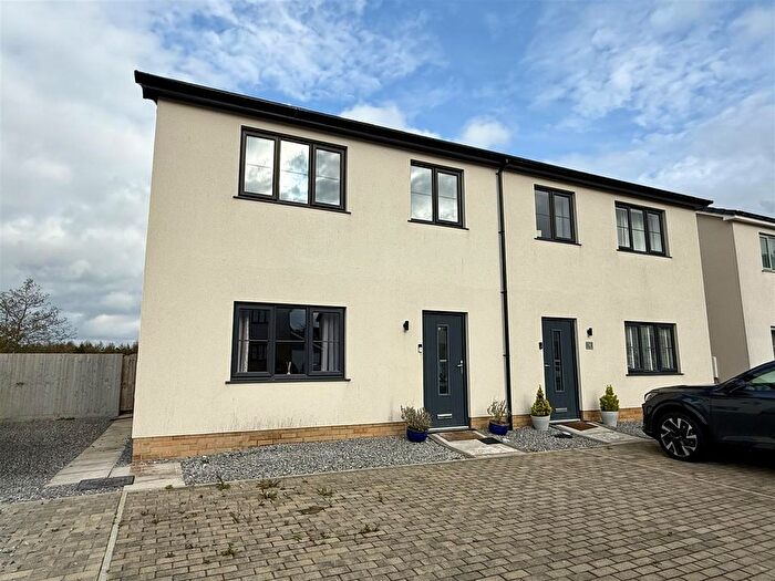 3 Bedroom Semi-Detached House For Sale In Llys Ifan, Upper Tumble, Llanelli, SA14