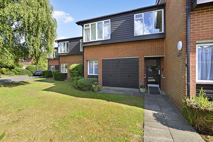 1 Bedroom Flat For Sale In Hesketh Close, Cranleigh, GU6