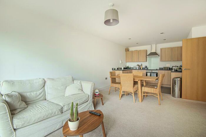 2 Bedroom Apartment To Rent In Park Way, Newbury, RG14