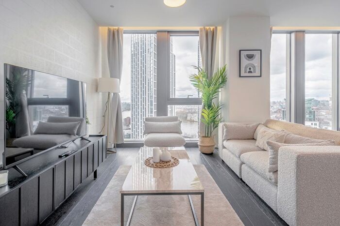 3 Bedroom Flat To Rent In Bondway, London, SW8