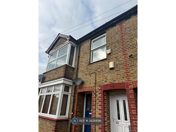 2 Bedroom Flat To Rent In Marks Road, Romford, RM7
