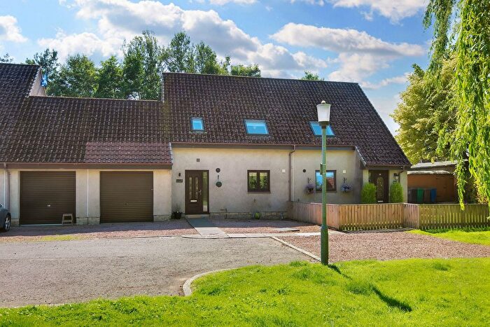 3 Bedroom Semi-Detached House For Sale In The Paddock, Kingskettle, Cupar, KY15