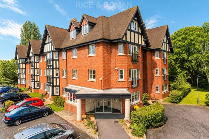 2 Bedroom Flat For Sale In Hinchley Manor, Hinchley Wood, KT10