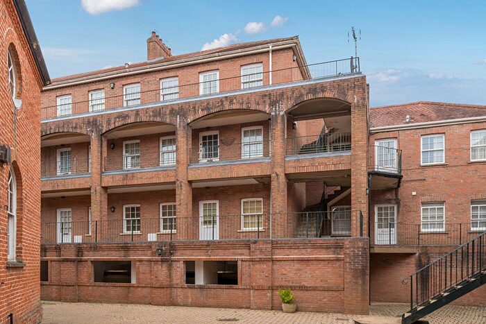 2 Bedroom Flat For Sale In The Octagon, Taunton, TA1