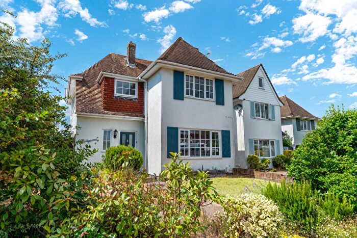 3 Bedroom Detached House For Sale In Half Moon Lane, Worthing, BN13