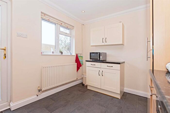 2 Bedroom Semi-Detached Bungalow For Sale In Ashwood Close, Worthing, BN11