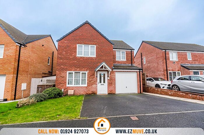 4 Bedroom Detached House For Sale In Kingfisher Way, Dewsbury, WF12