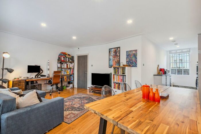 2 Bedroom Flat To Rent In John Day House, Lower Square, TW7