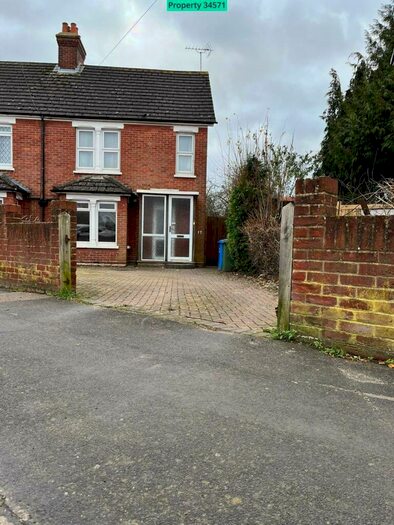 3 Bedroom Semi-Detached House To Rent In Farnborough, GU14