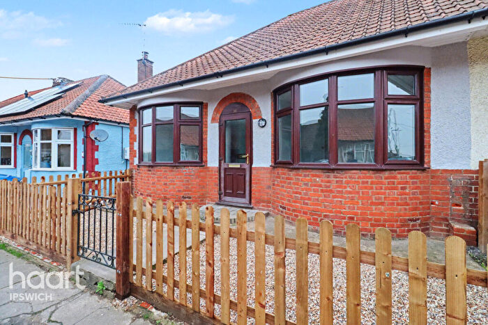 2 Bedroom Semi-Detached Bungalow For Sale In Pearl Road, Ipswich, IP1