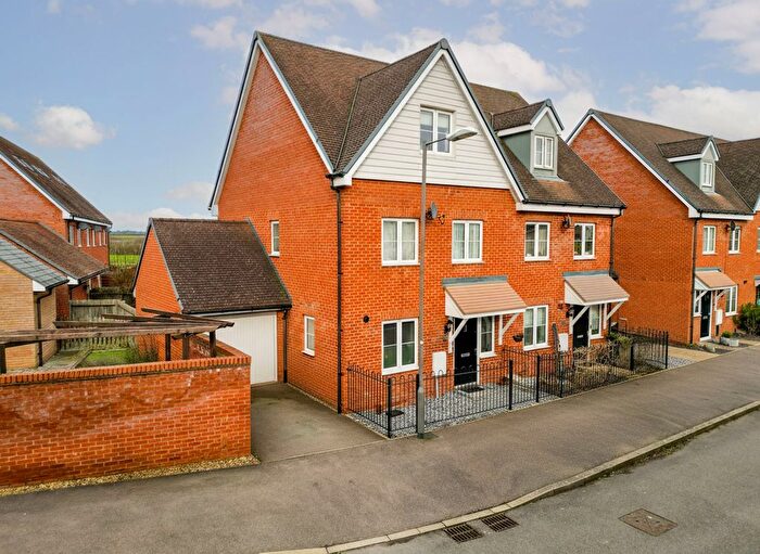 3 Bedroom Property For Sale In Crawford Road, Aylesbury, HP18