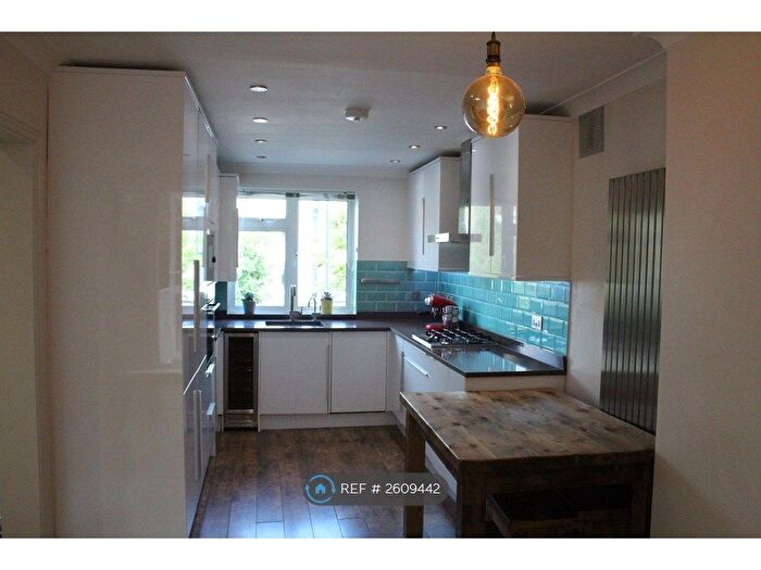 2 Bedroom Maisonette To Rent In Cavendish Close, London, NW6