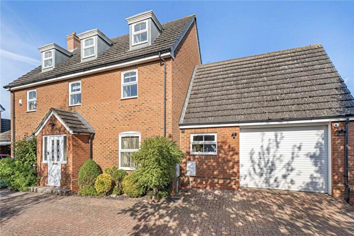 6 Bedroom Detached House For Sale In Saxon Close, Hanslope, Milton Keynes, Buckinghamshire, MK19