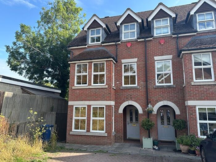 3 Bedroom Semi-Detached House To Rent In Elton Close, Oxford, OX3