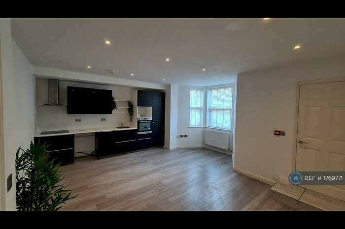 3 Bedroom Flat To Rent In Edgar Road, Cliftonville, Margate, CT9