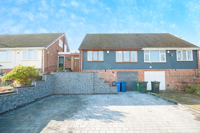 4 Bedroom Semi-Detached House For Sale In Brookside Way, Wilnecote, Tamworth, B77
