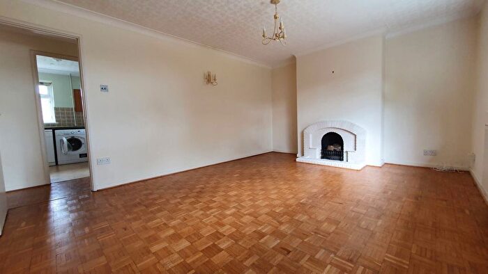 2 Bedroom Flat To Rent In Kingsfield Court, Watford, WD19