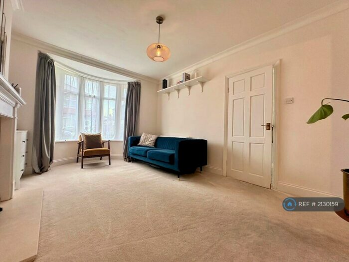 3 Bedroom SemiDetached House To Rent In Duckett Grove, Pudsey, LS28